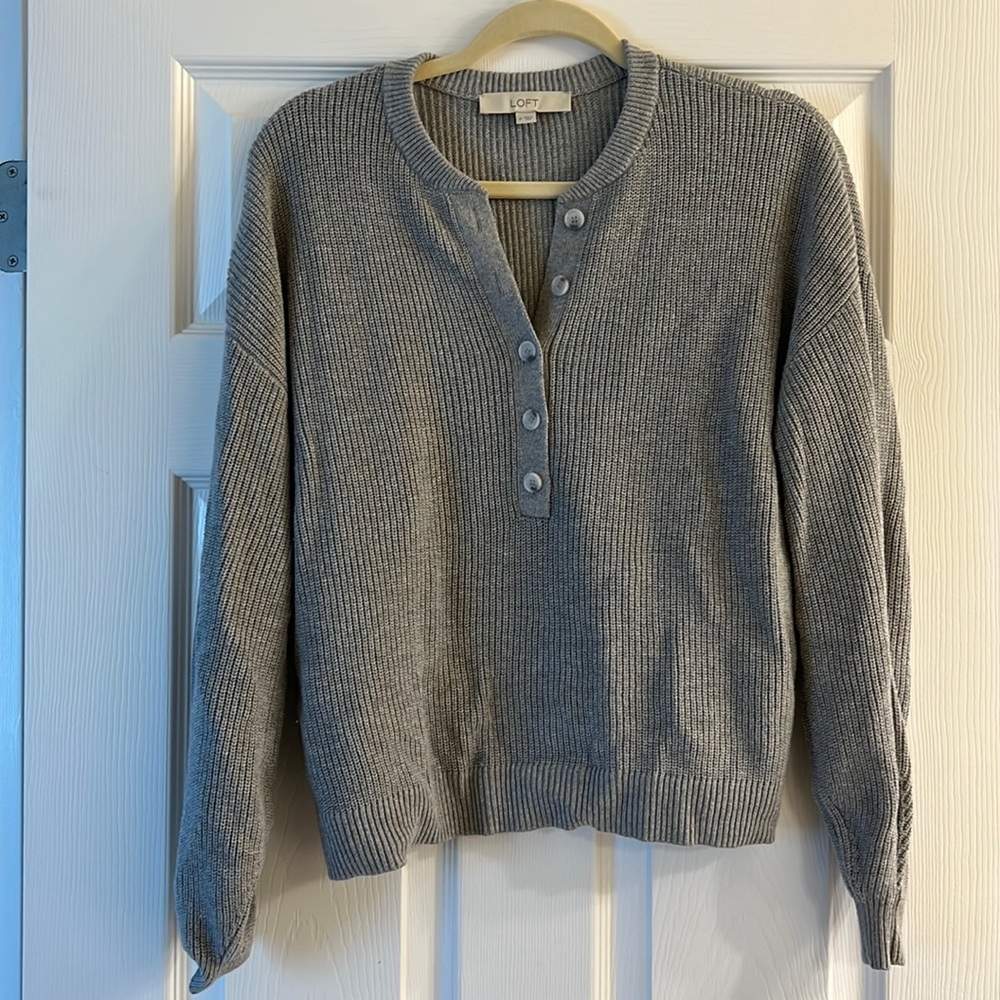 Loft by Ann Taylor Gray sweater with slight bell sleeves size Medium